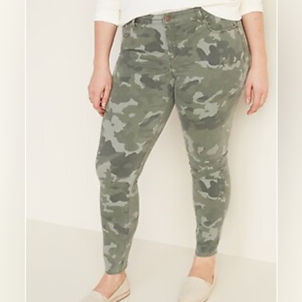 Old Navy Mid-Rise Camo Print Rockstar Super Skinny Jeans - Tall Fit